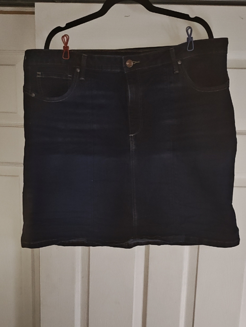 Lee Slim Fit Denim Skirt in Dark Blue with Contrast Stitching